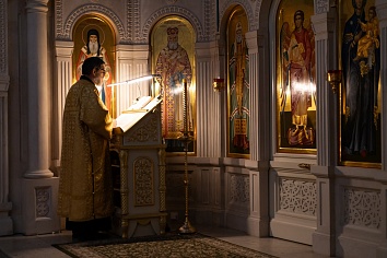 Божественная Литургия в воскресенье, на неделе двадцать первой по Пятидесятнице