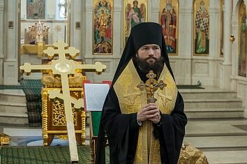 Крест колокольни Троицкого храма занял свое место после реставрации