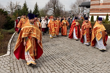 Празднование иконы Божией Матери «Живоносный Источник»