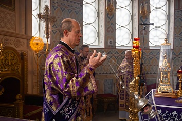 Божественная Литургия в воскресенье, на неделе шестнадцатой по Пятидесятнице