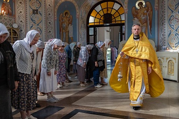 Божественная Литургия в воскресенье, на неделе девятой по Пятидесятнице