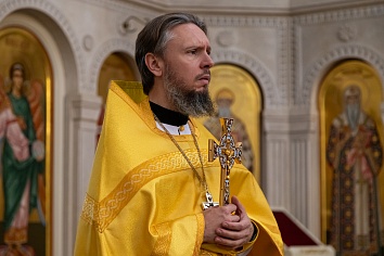 Божественная Литургия в воскресенье, на неделе тринадцатой по Пятидесятнице