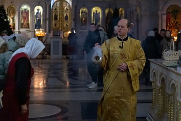 Божественная Литургия в воскресенье, на неделе двадцать седьмой по Пятидесятнице