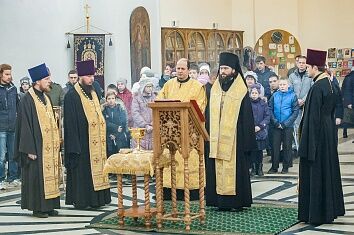 Крест колокольни Троицкого храма занял свое место после реставрации