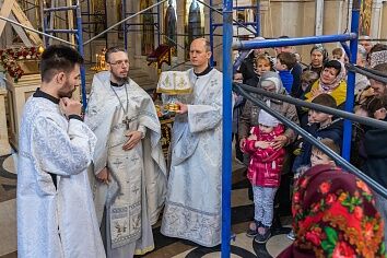 Великая Суббота. Утреннее богослужение в Троицком храме.