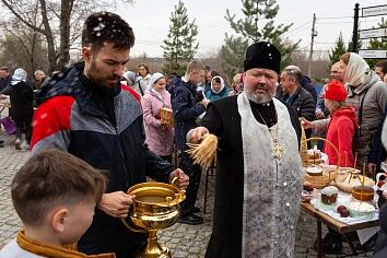 Великая Суббота. Освящение пасхальной снеди.