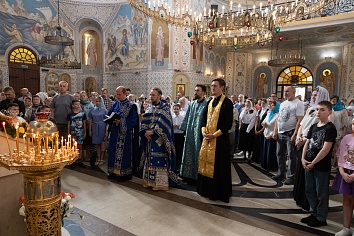 Божественная Литургия в воскресенье, на неделе двенадцатой по Пятидесятнице