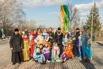 Праздник масленицы на приходе Троицкого храма