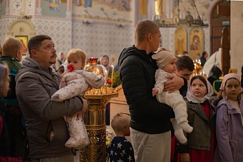 Божественная Литургия в воскресенье, на неделе шестнадцатой по Пятидесятнице