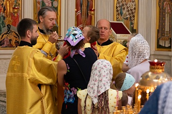 Божественная Литургия в воскресенье, на неделе пятой по Пятидесятнице