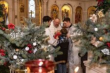 Поздняя Божественная литургия и праздничные гуляния в день Рождества Христова