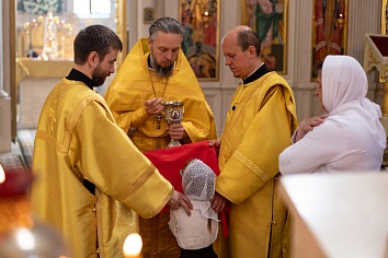 Божественная Литургия в воскресенье, на неделе третьей по Пятидесятнице