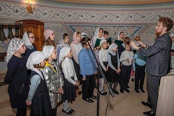  Храм вновь наполнился детскими голосами.