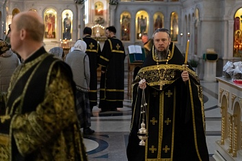 Богослужение Великой Пятницы с Выносом Плащаницы