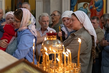Воскресное Богослужение 14 июня, на неделе второй по Пятидесятнице, Всех святых, в земле Русской просиявших