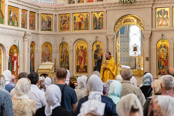 Божественная Литургия в воскресенье, на неделе десятой по Пятидесятнице