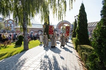 Перенесение мощей святых благоверных князей Петра и Февронии Муромских