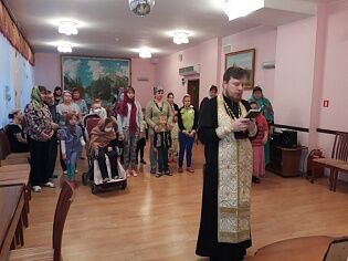 Причастие детей-инвалидов в реабилитационном центре "Коломенский"