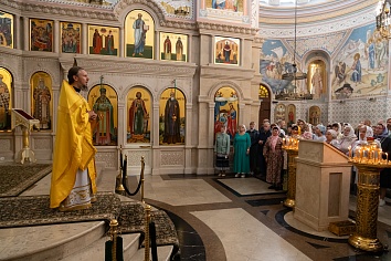 Божественная Литургия в воскресенье, на неделе тринадцатой по Пятидесятнице