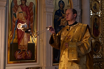 Божественная Литургия в воскресенье, на неделе двадцать первой по Пятидесятнице