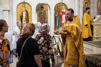 Воскресное богослужение на неделе 1-й по Пятидесятнице, Всех святых