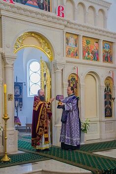 Воздвижение Честного и Животворящего Креста Господня празднуют сегодня православные христиане