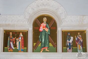 Центральный иконостас пополнился иконами