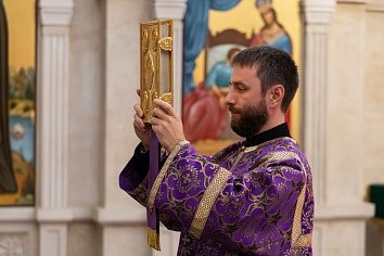 Божественная литургия в воскресенье, на неделе 14-й по Пятидесятнице, по Воздвижении