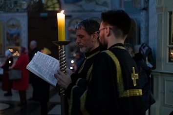 Утреня Великой Пятницы с чтением двенадцати Евангелий
