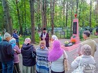 Панихида на щуровском кладбище