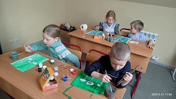 Продолжаются радостные и цветущие пасхальные дни, а с ними - и занятия в воскресной школе