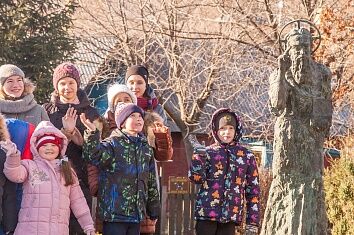 Крест колокольни Троицкого храма занял свое место после реставрации