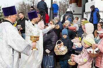 Великая Суббота. Освящение пасхальной снеди 