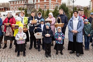 Великая Суббота. Освящение пасхальной снеди.