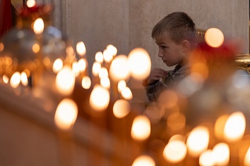 Божественная Литургия в воскресенье, на неделе сеинадцатой по Пятидесятнице