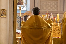 Божественная литургия в воскресенье, на неделе 16-й по Пятидесятнице