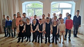 Праздник жён — мироносиц — замечательный повод устроить небольшой уютный пасхальный концерт!