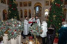 Поздняя Божественная литургия и праздничные гуляния в день Рождества Христова