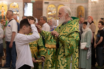 Всенощное бдение архиерейским чином накануне дня Святой Троицы