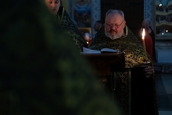 Утреня Великой Пятницы с чтением двенадцати Евангелий