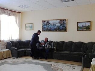 С поздравлениями к ветеранам