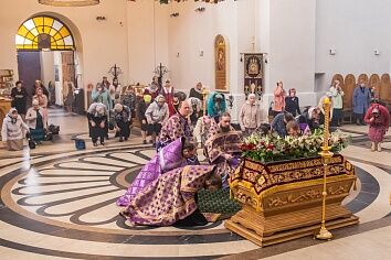 Великий Пяток. Вынос Плащаницы.