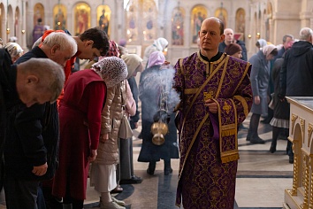 Божественная литургия 30 марта, в воскресенье, на неделе четвертой Великого поста