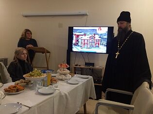 "Социальное служение" . Круглый стол во социальном центре Надежда