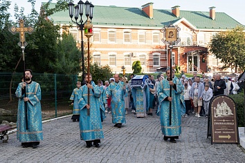 Предпразднество Успения Пресвятой Богородицы. Всенощное Бдение. Вынос площаницы, чин погребения