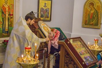 Гости  в Троицком  храме
