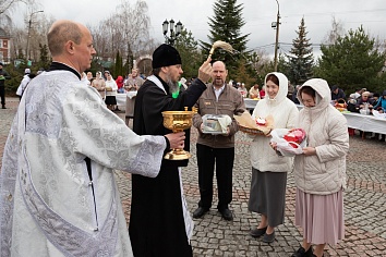 Освящение пасхальной снеди 