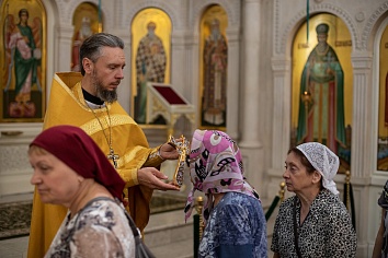 Воскресное богослужение на неделе 1-й по Пятидесятнице, Всех святых