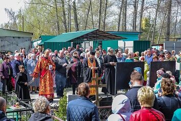 Радоница. Панихида на Щуровском кладбище.