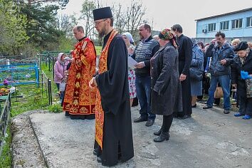 Радоница. Панихида на Щуровском кладбище.